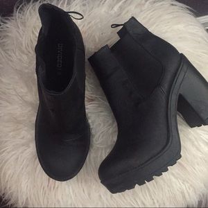 Super cute black boots